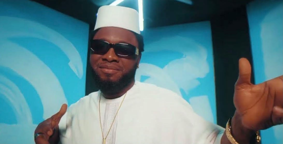 L’artiste dévoile le clip officiel de son nouveau single « Poto »